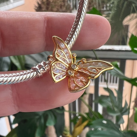 Stunning Gold Butterfly Pendant/Charm - Picture 4 of 13